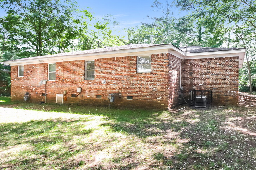 Building Photo - 5141 Hillside Dr NW