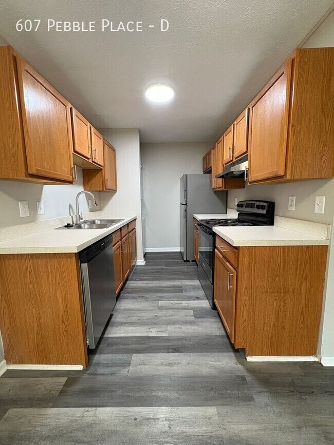 Building Photo - 607 Pebble Pl Dr