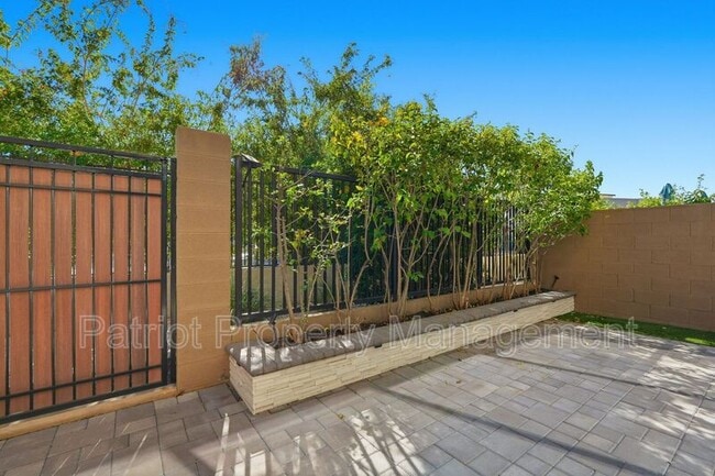 Building Photo - 7347 E Vista Bonita Dr