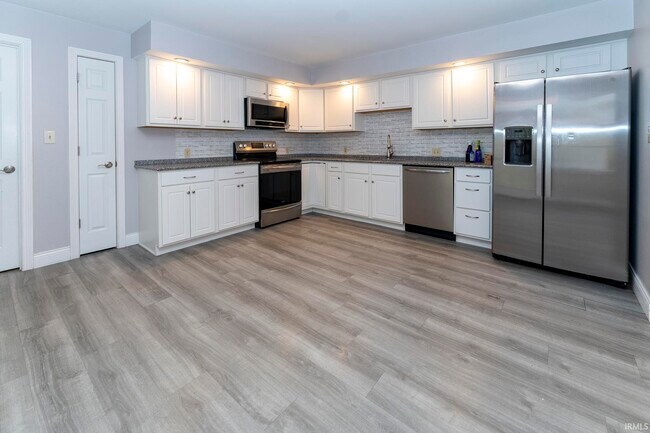 Building Photo - 7877 Marywood Dr