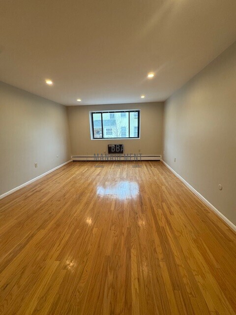 Building Photo - 28 Brentwood St