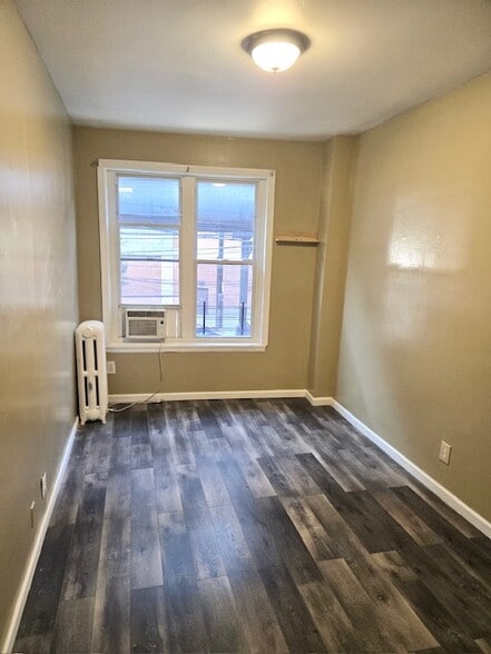 Building Photo - 4406 White Plains Rd