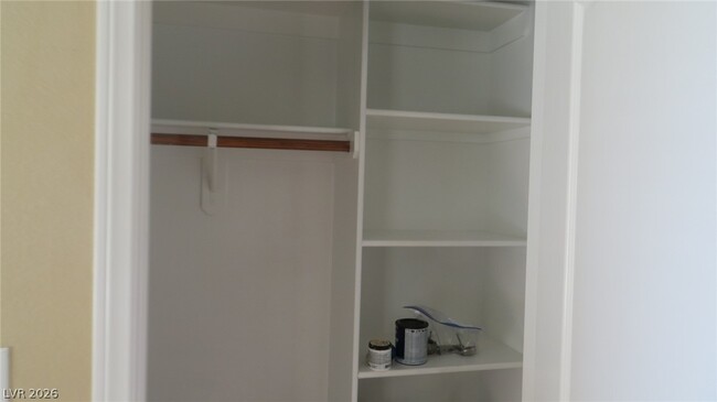 Building Photo - 2305 W Horizon Ridge Pkwy