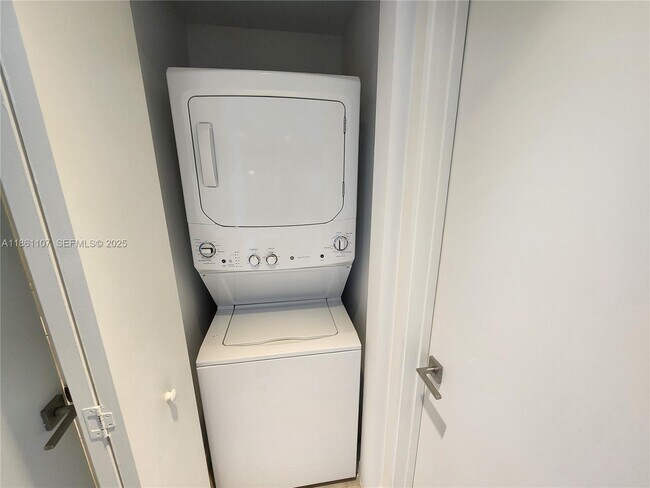 Building Photo - 55 SW 9th St