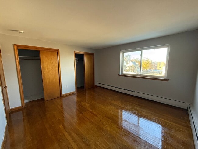 Building Photo - 10-14 Plymouth St.