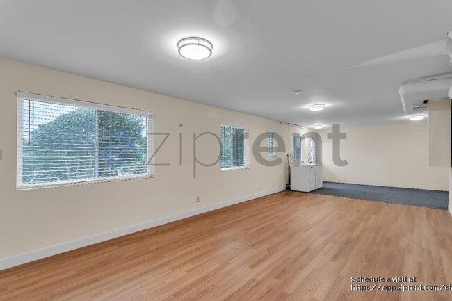 Building Photo - 280 Prague St