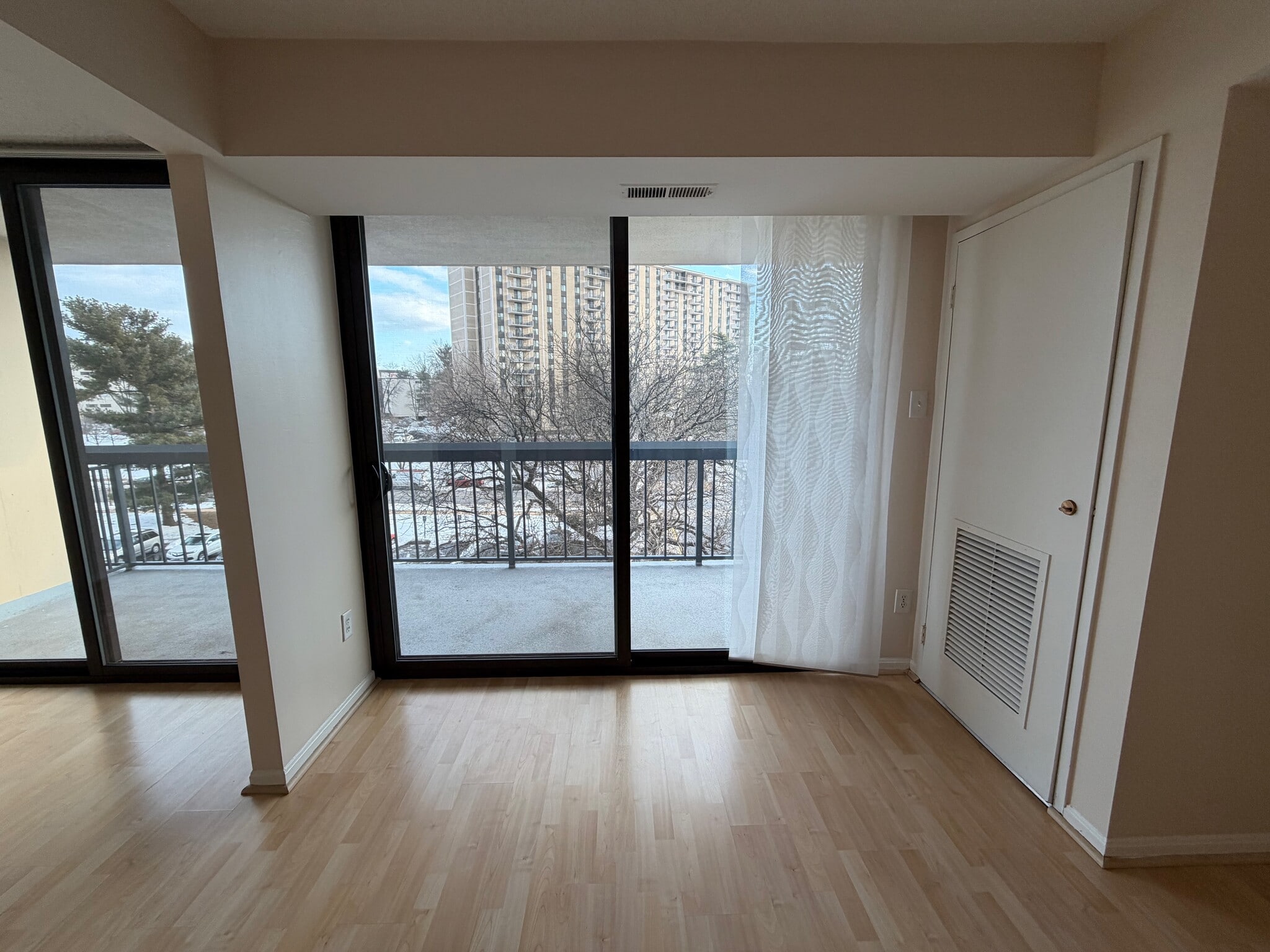 Living Room - 7401 Westlake Ter