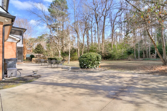 Building Photo - 4117 Knollcrest Cir N