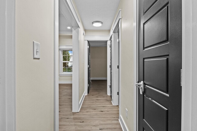 Building Photo - 240 Banyan Blvd