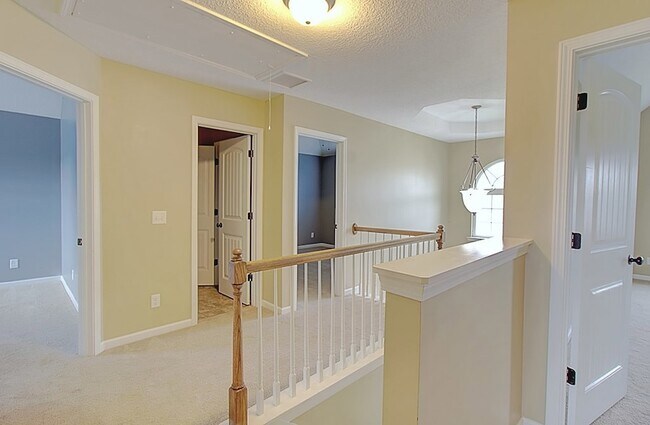 Building Photo - 935 Mustang Ln NE