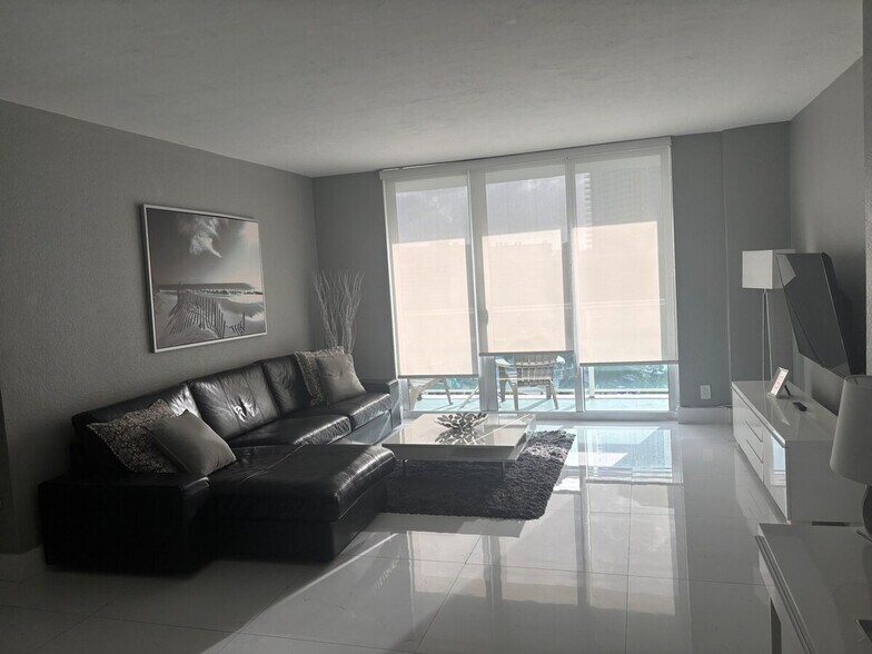 Building Photo - 3801 S Ocean Dr