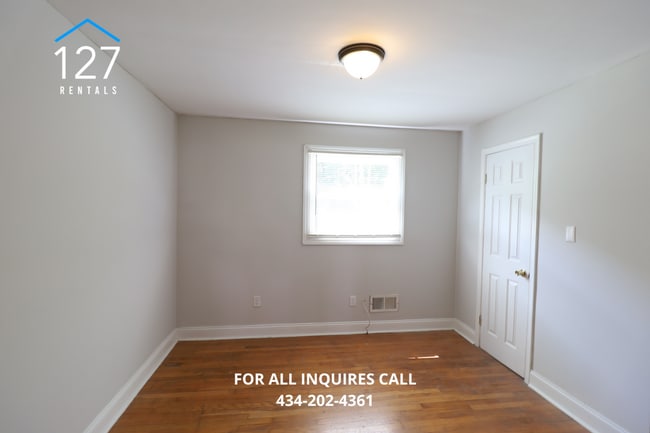 Building Photo - 3 Bedroom Unit with Electric and Water Utilities Included!!