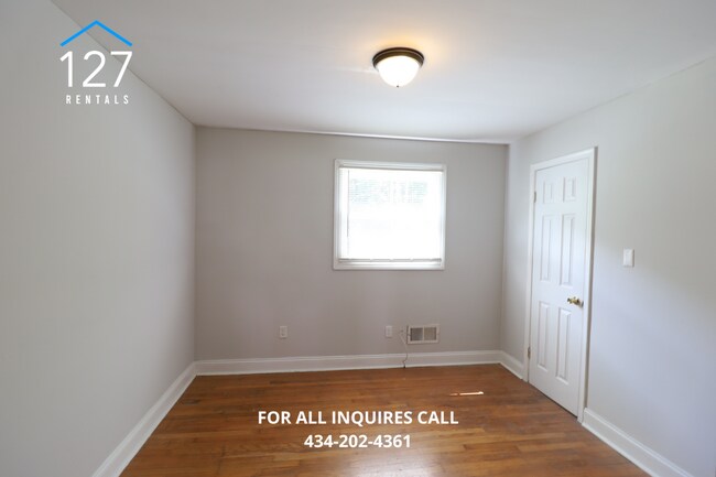 Building Photo - 4 Bedroom Unit with Electric and Water Utilities Included!!