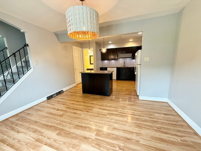 Building Photo - Three bedroom townhouse in beautiful Whitp...