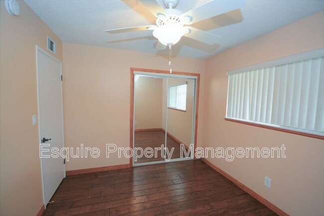 Building Photo - 730 Jay Ave