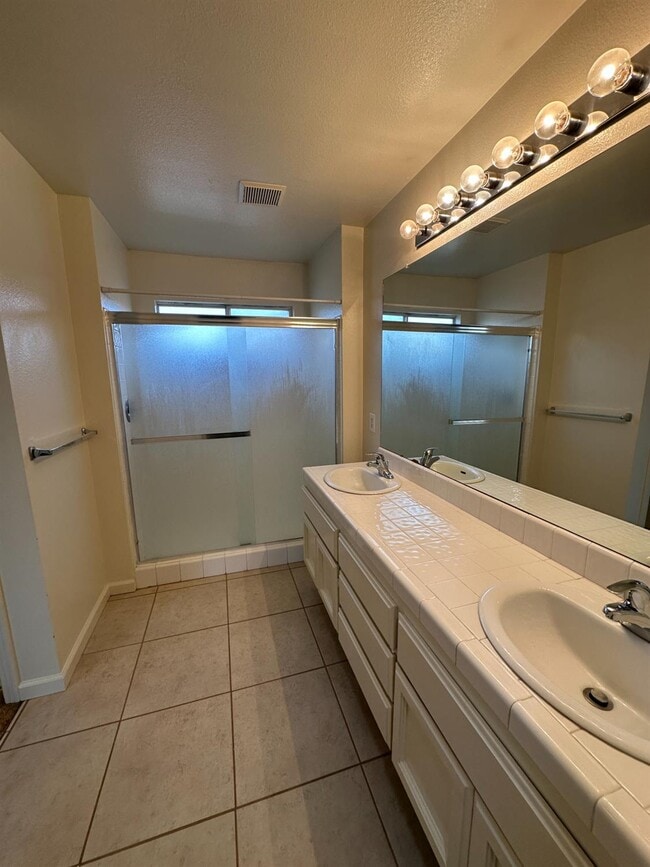 Building Photo - 273 W Cromwell Ave