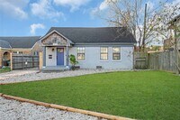 Building Photo - 1633 Fourcade St