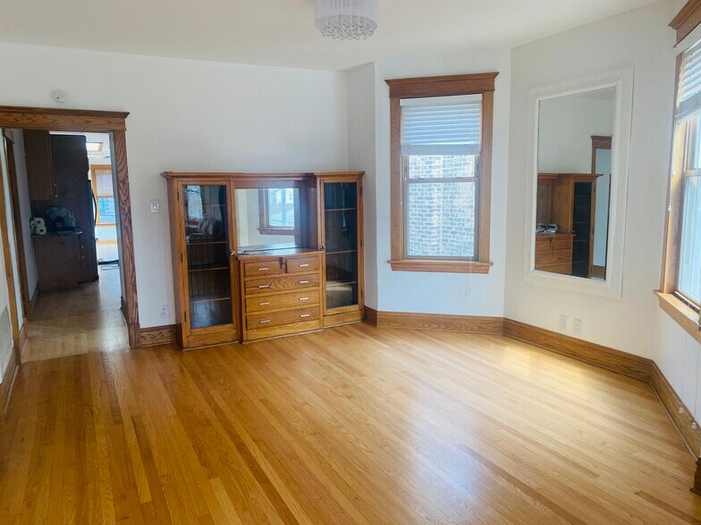 Dining Room view - 2014 W Fletcher St