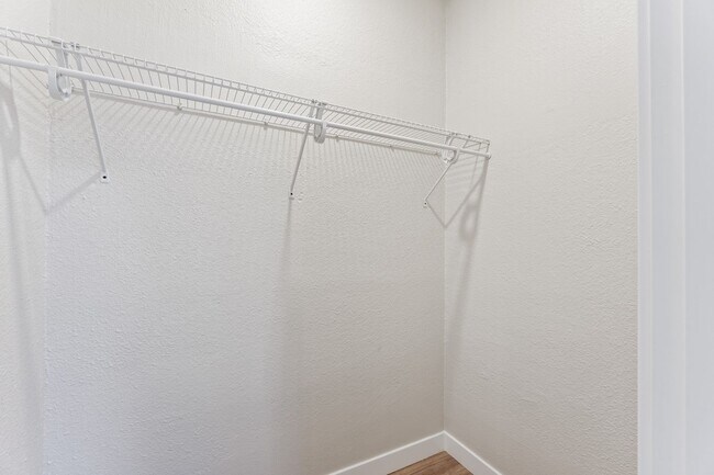 Building Photo - 104 N Killingsworth St