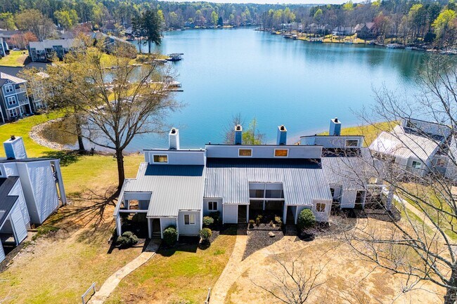 Building Photo - Lakefront Living at Fairfield Plantation