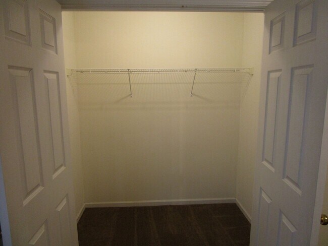 Building Photo - 1704-1706-1706 Louise Cir