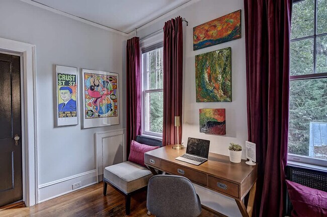 Building Photo - 518 Lamar Ave