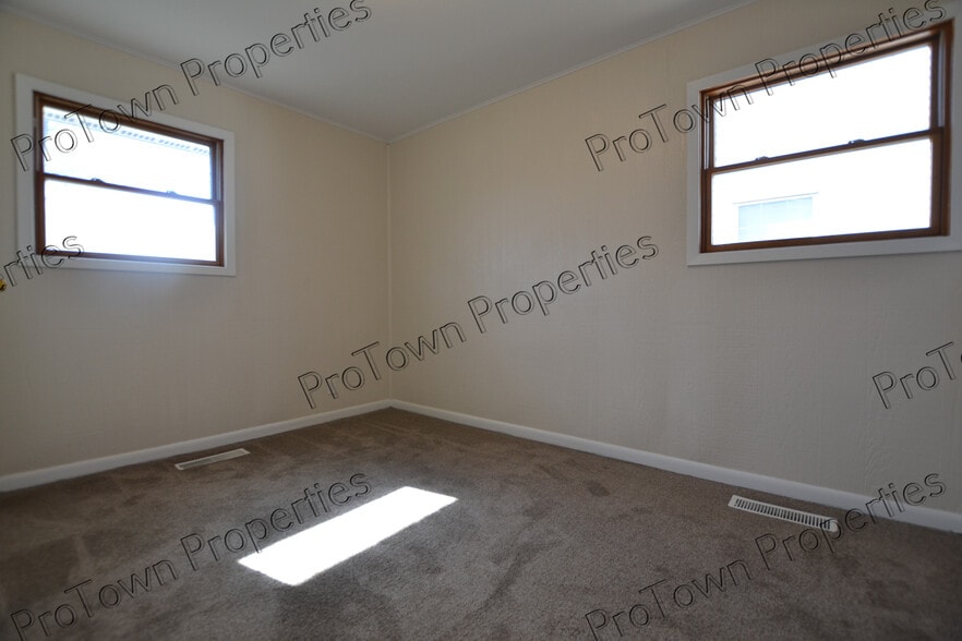 Building Photo - 1251 W Marion St