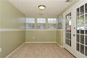 Building Photo - Spacious 2BR/2BA Condo in the Heart of How...