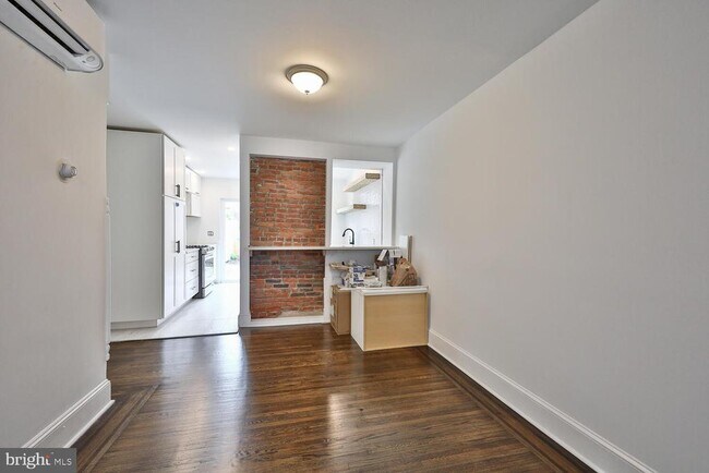 Building Photo - 1308 E Oxford St