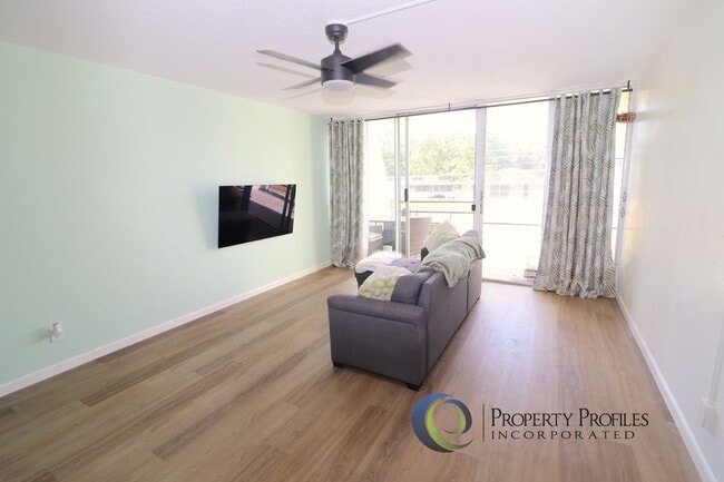 Building Photo - Ground Floor 1 bedroom 1 bath with 2 lanai...