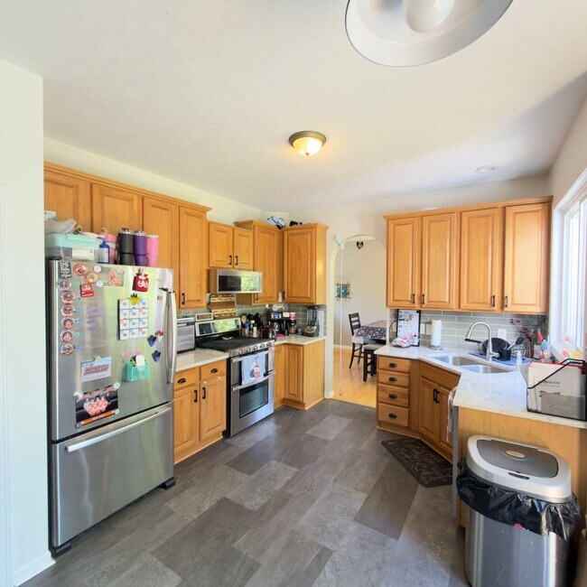 Building Photo - Single Family Home In The Desirable Cannon Farms Neighborhood!