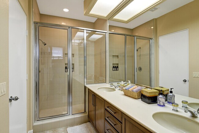 Building Photo - 430 White Horse Trail