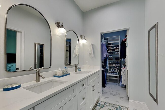 Building Photo - 5721 Cottonwood St