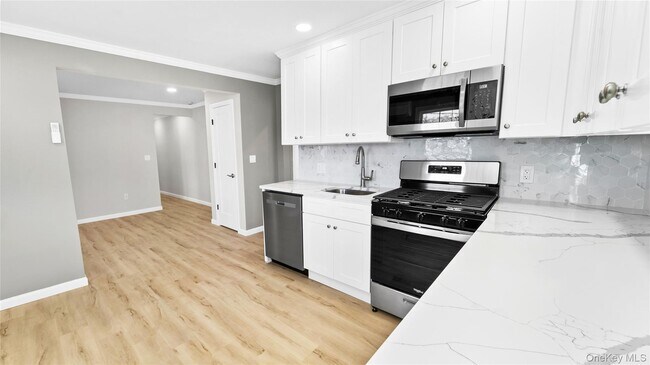 Building Photo - 5 Madison St