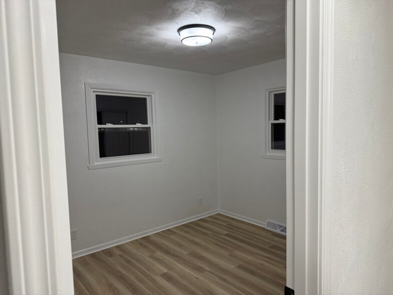 Building Photo - 250 Westridge Rd