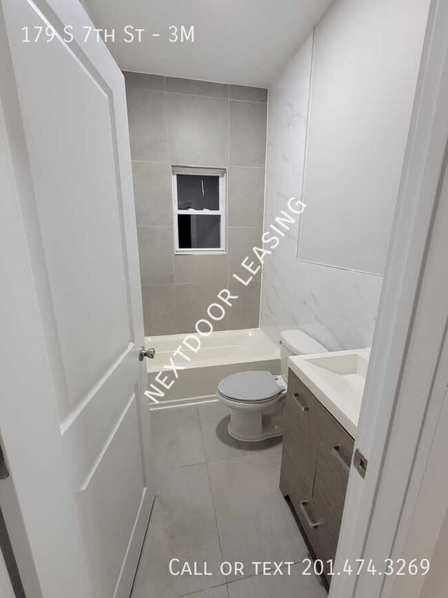 Building Photo - 179 S 7th St