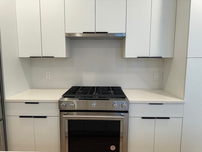 Building Photo - 1623 Christian St