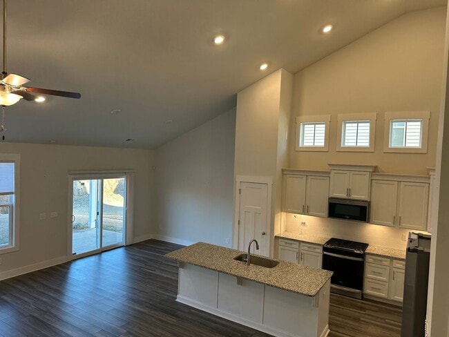 Building Photo - 521 Robinwood Pl