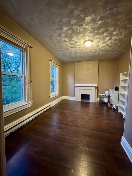 Building Photo - 1749 Crafton Blvd