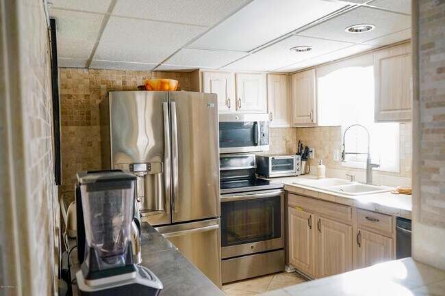 Building Photo - 695 A1A N