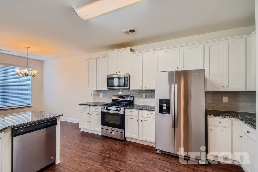 Building Photo - 533 Sprayberry Dr