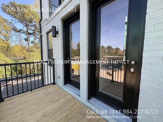 Building Photo - 112 Byrum St