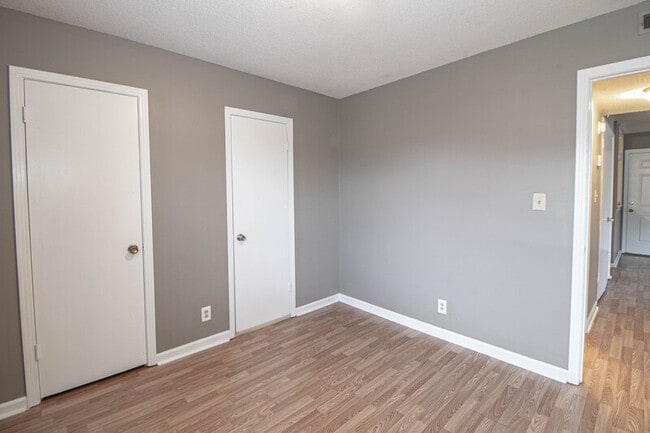 Building Photo - 807 Golf View Pl