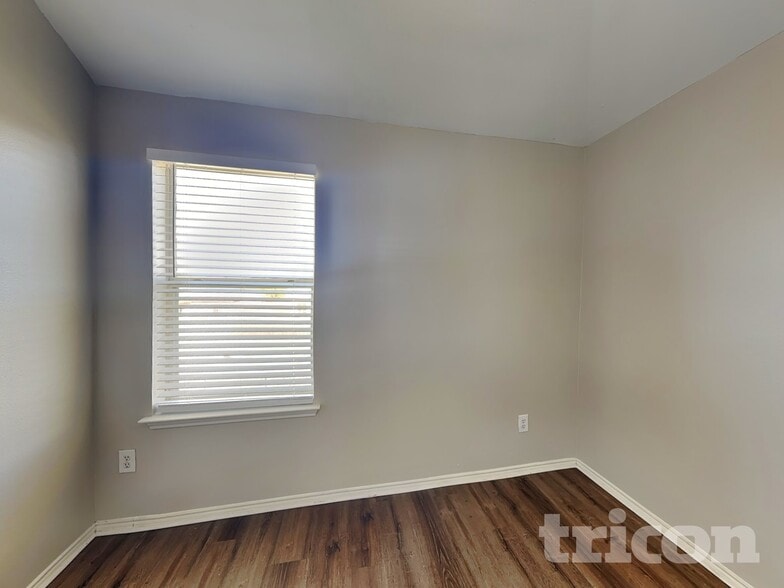 Building Photo - 5824 Somerton Dr