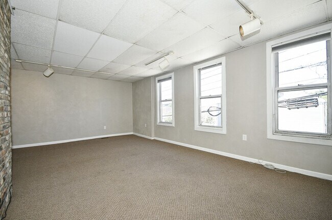 Building Photo - 1606 Bingham St