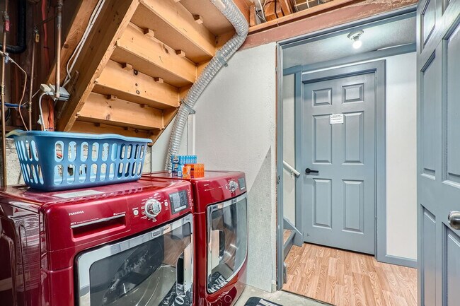 Building Photo - 10968 Jay St