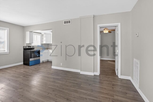 Building Photo - Unit 1