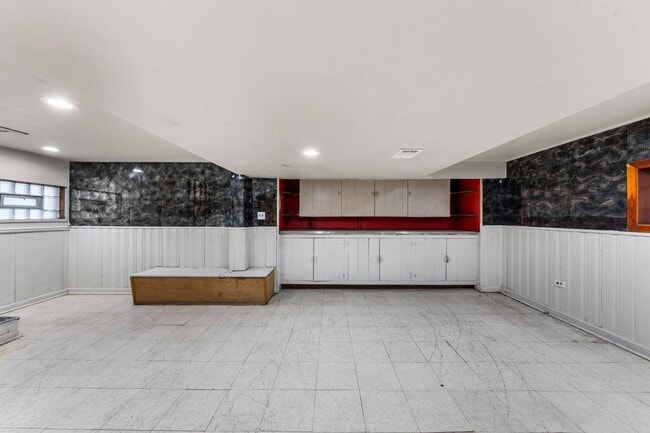 Building Photo - 8142 S Yates Blvd