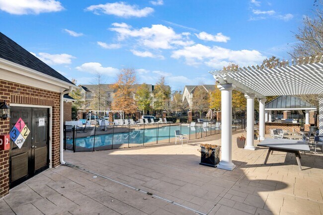 Building Photo - Spacious 3 Bedroom 3.5 Bathroom Townhome in Newport News