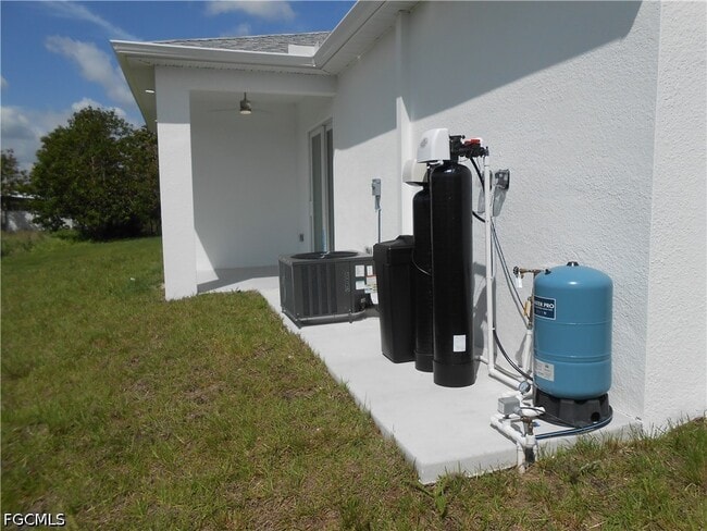 Building Photo - 320 Poplar St